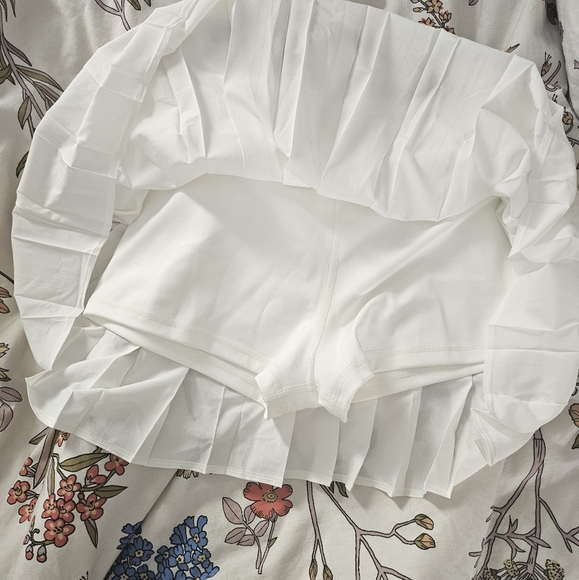 NWT Frankies Bikinis Windy Tennis Skirt in White - Picture 2 of 5